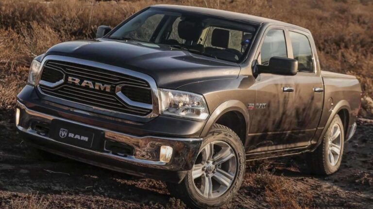 Ram 1500 Classic pode ter motor V8 mais barato do Brasil
