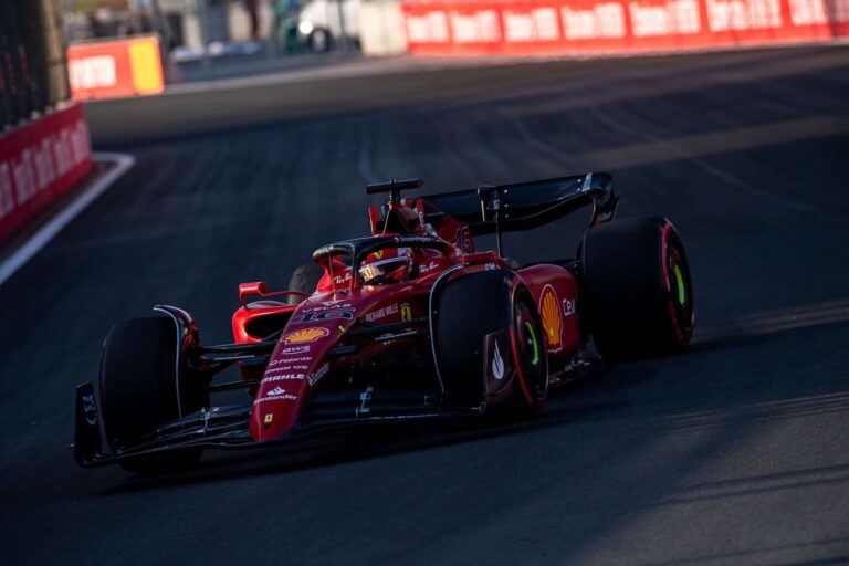 Leclerc mantém domínio e lidera os três treinos da F1 na Arábia