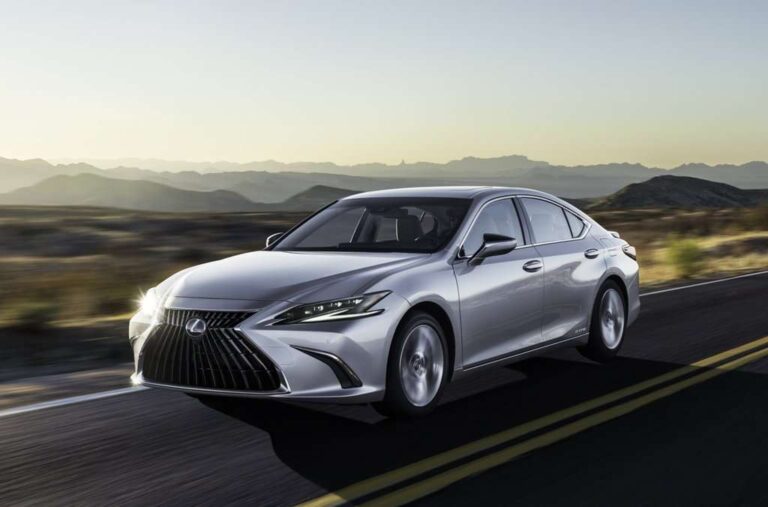 Lexus ES 300h e UX 250h chegam à linha 2023 com poucas novidades