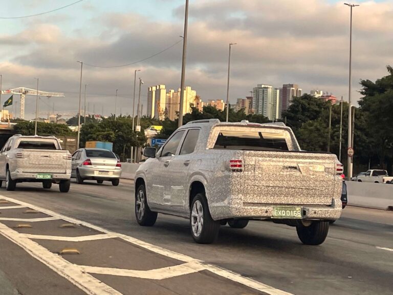Chevrolet Montana revela mais detalhes em novo flagra