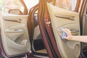 Especialista mostra como cuidar bem dos estofados do carro