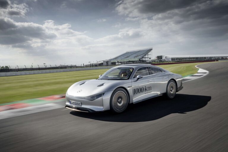 Sedã elétrico da Mercedes roda 1.202 km com apenas uma carga