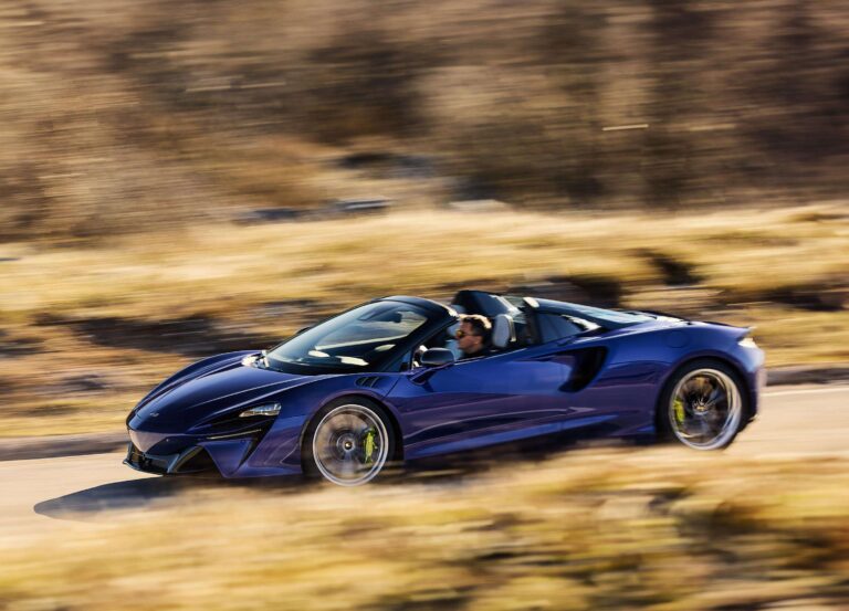 McLaren Artura Spider híbrido plug-in tem 700 cv e virá ao Brasil