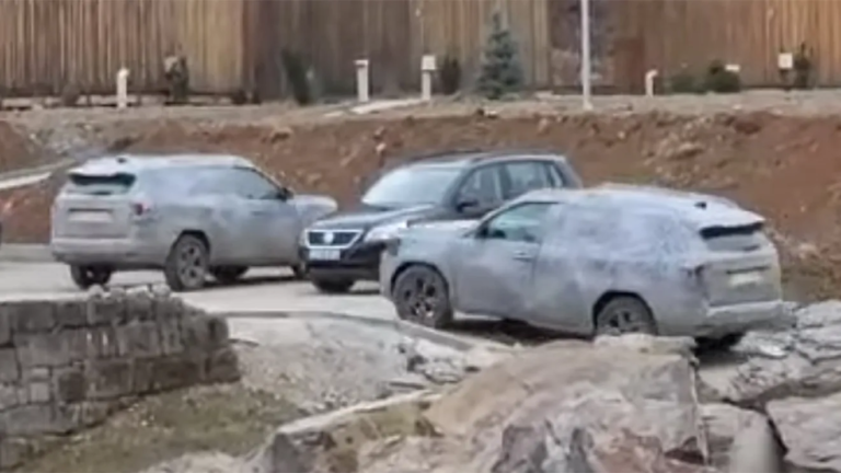 Futuro SUV Duster de 7 lugares é flagrado em testes na Europa