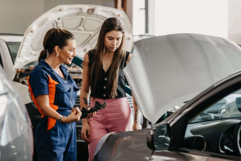 Vai comprar carro com mais de 10 anos de uso? Saiba o que analisar