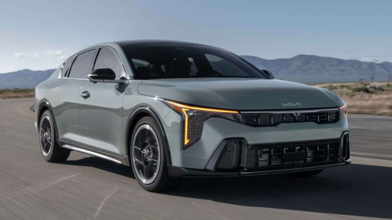 Apontado como sucessor do Cerato, Kia K4 2025 é revelado