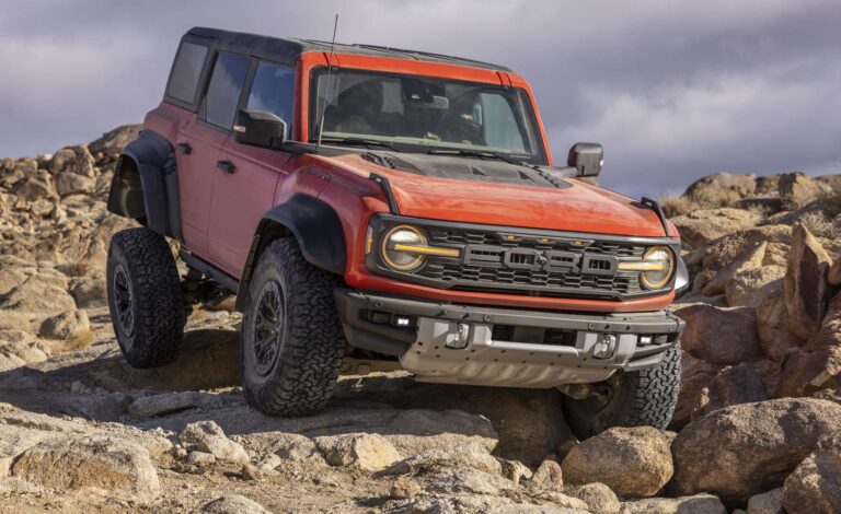 Ford Bronco Raptor terá visual radical e mais de 400 cv