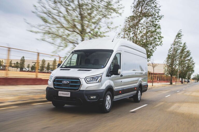 Ford E-Transit vende 300 unidades e eleva participação elétrica