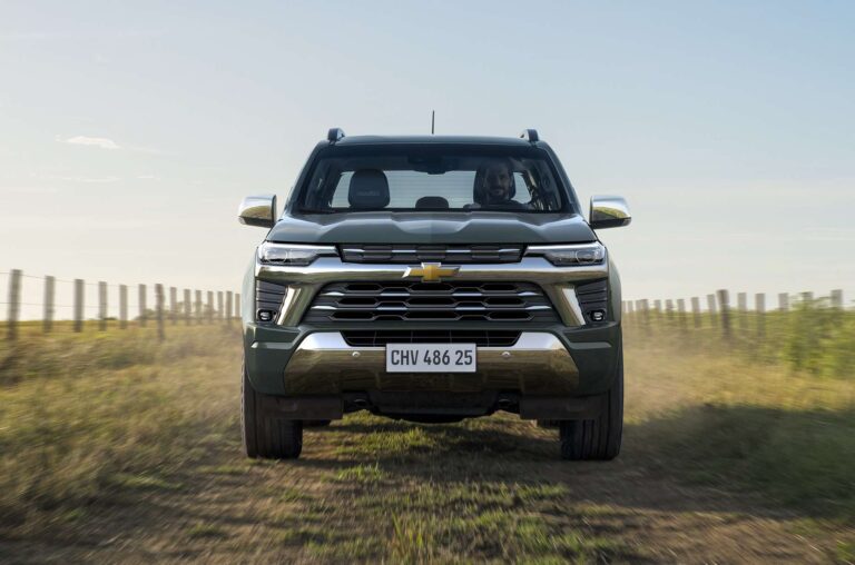 Chevrolet S10 2025: picape terá quatro versões com cabine dupla