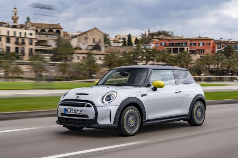 Mini Cooper elétrico tem Wallbox grátis e garantia extra