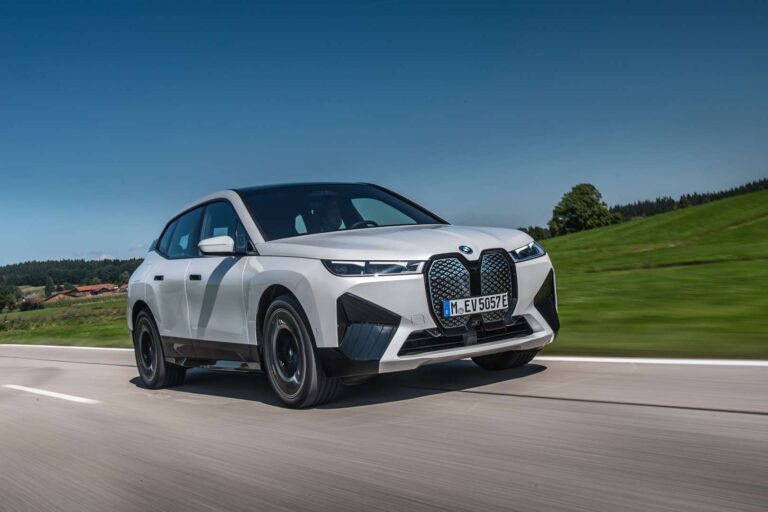BMW iX estreia em pré-venda no Brasil por R$ 654.950