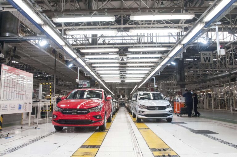 Fiat Cronos chega a 250 mil unidades produzidas na Argentina