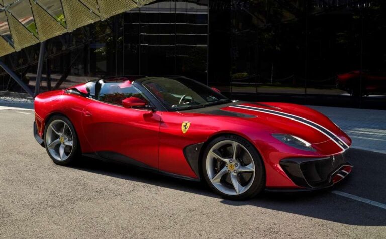 Ferrari SP51 é roadster hiperexclusiva feita sob encomenda