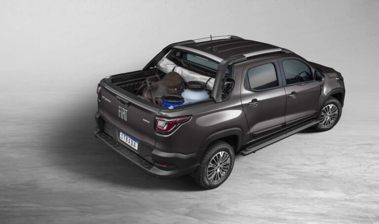 Fiat Strada emplaca terceiro mês seguido acima de 7 mil