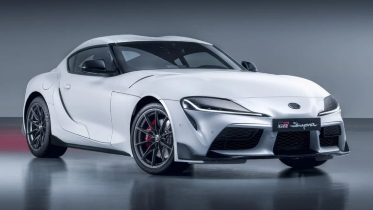 Toyota Supra com motor 3.0 da BMW ganha câmbio manual