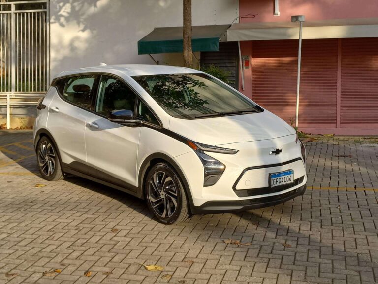 Chevrolet Bolt EV: vale a pena pagar R$ 329 mil pelo elétrico?