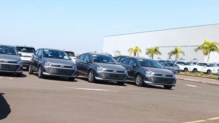 Novo Hyundai HB20 2023 tem design revelado em fotos vazadas