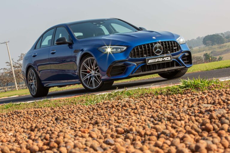 Novo Mercedes-AMG C 63: sai um V8, entra um motor 2.0 híbrido
