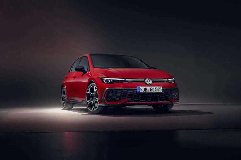 CEO da Volkswagen confirma venda do Golf GTI no Brasil em 2025