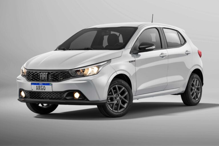 Fiat Argo em 3º e Toyota Corolla Cross em 6º são os destaques de fevereiro