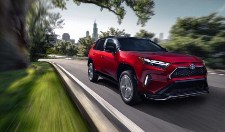 EUA 2024: Toyota RAV4 mostra que americanos não querem só picapes