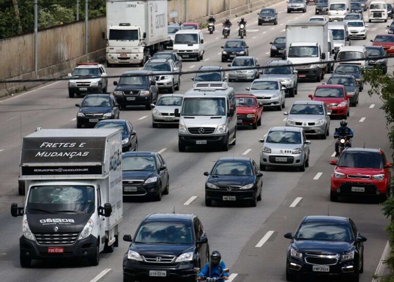 Brasileiro dirige automóveis cada vez mais velhos, indica pesquisa