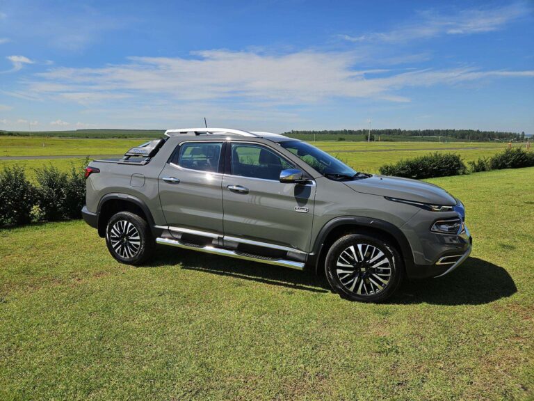 Fiat Toro 2.2 Turbodiesel é bem melhor: já dirigimos no asfalto e na terra