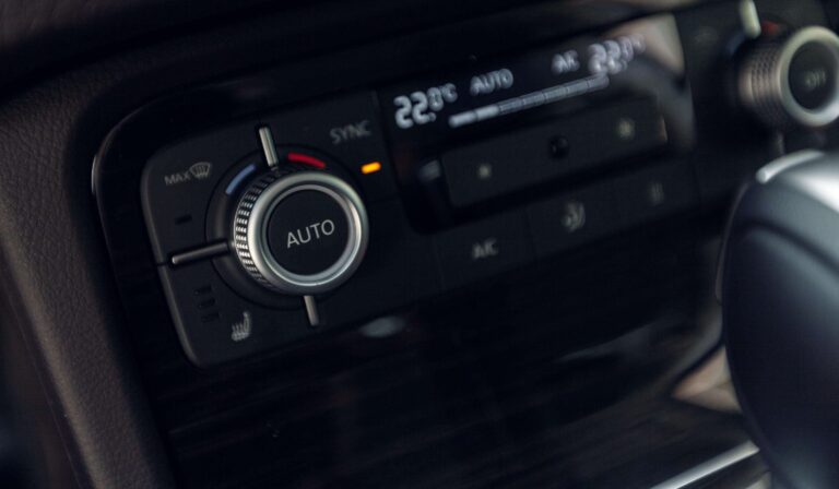 Ar-condicionado do carro pode ser ligado imediatamente quando fica no sol?