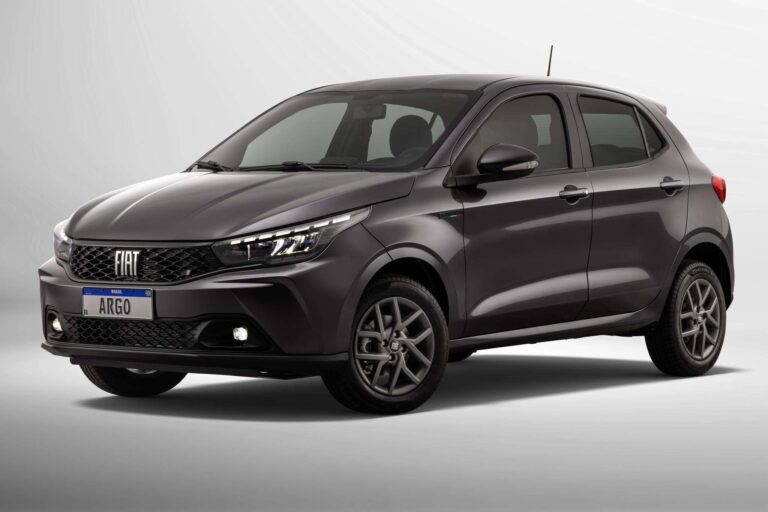 Fiat Argo 2026 estreia com faróis Full LED e conexão sem fio; veja preços