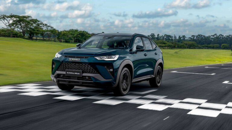 Carros elétricos e plug-in crescem no Brasil e já equivalem a uma Toyota