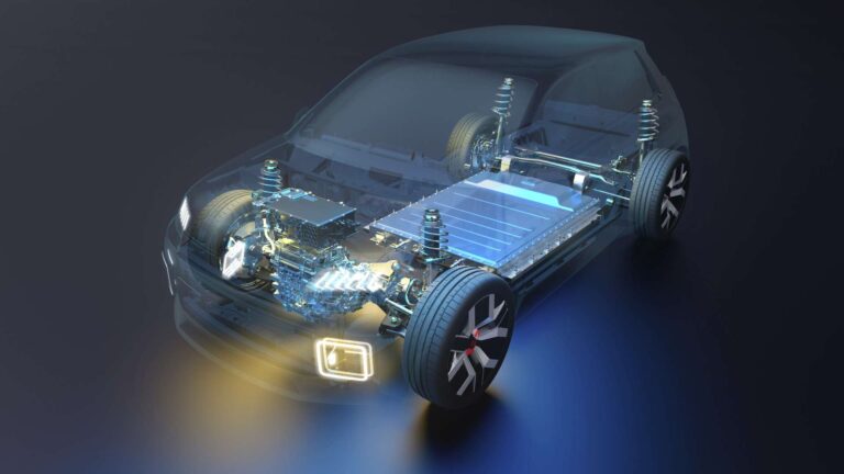 Europa quer dar novo impulso aos carros elétricos, mas com baterias locais