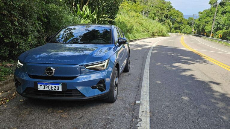 Volvo EC40 elétrico em viagem: 400 km de alcance real e vários eletropostos