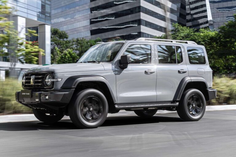 Tank 300, da GWM, estreia por R$ 333.000 com luxo, super plug-in e off-road