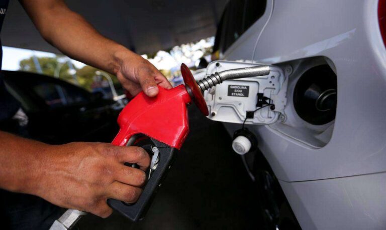 O que ninguém te conta sobre os impactos da gasolina E30 no motor do carro