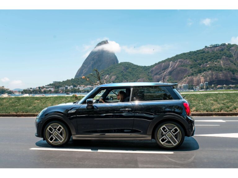 Mini faz promoção para o seu modelo 100% elétrico no Brasil
