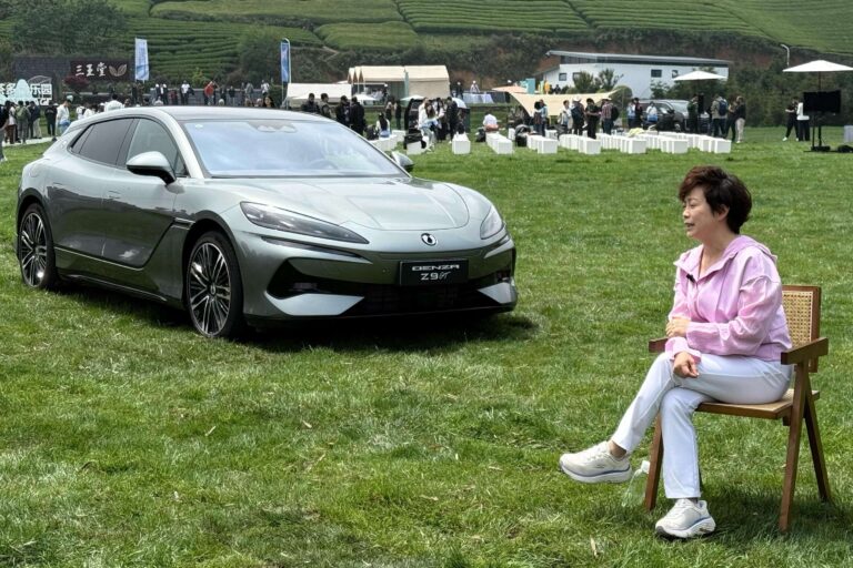 BYD vai iniciar produção no Brasil em junho com Dolphin Mini, diz Stella Li