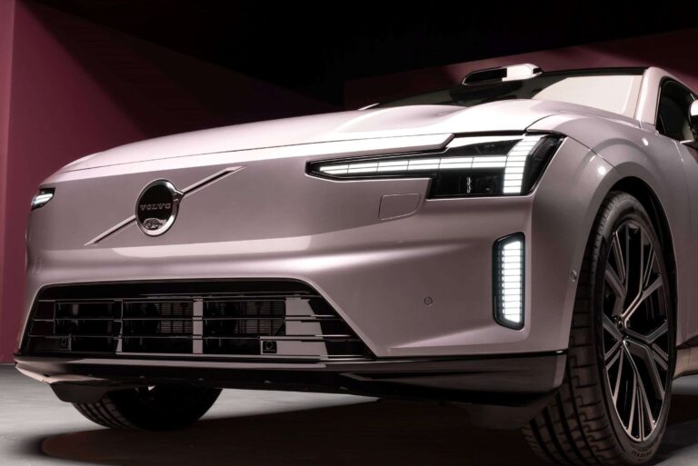 Primeiro sedã elétrico, Volvo ES90 marcará virada da Volvo no Brasil em 2026