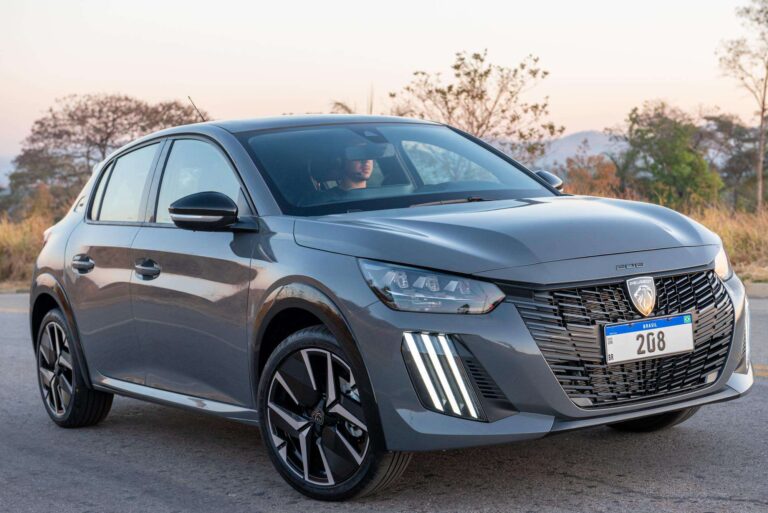 Só 12 volts? Peugeot confirma 208 e 2008 com sistema híbrido leve dos Fiat Pulse e Fastback