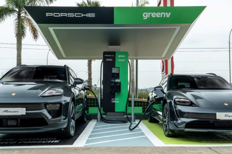 Porsche investe R$ 70 milhões e terá 104 carregadores ultrarrápidos no Brasil