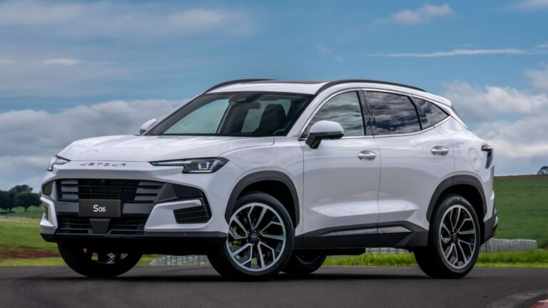 Jetour S06 estreia no Brasil como opção híbrida plug-in para SUVs médios