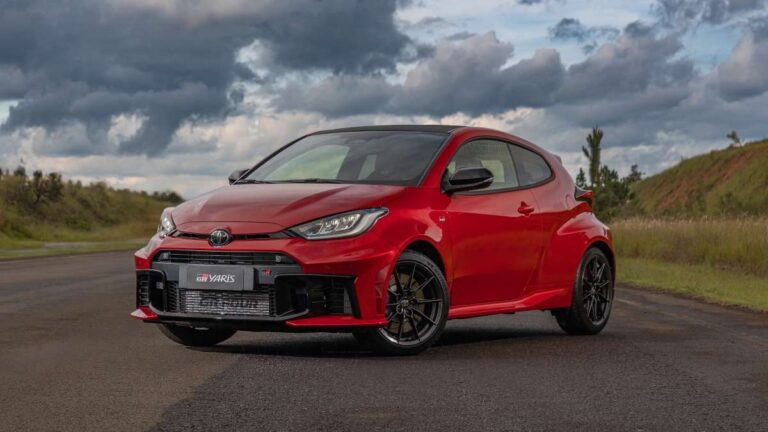 Toyota GR Yaris chega renovado por R$ 355 mil, manual ou automático