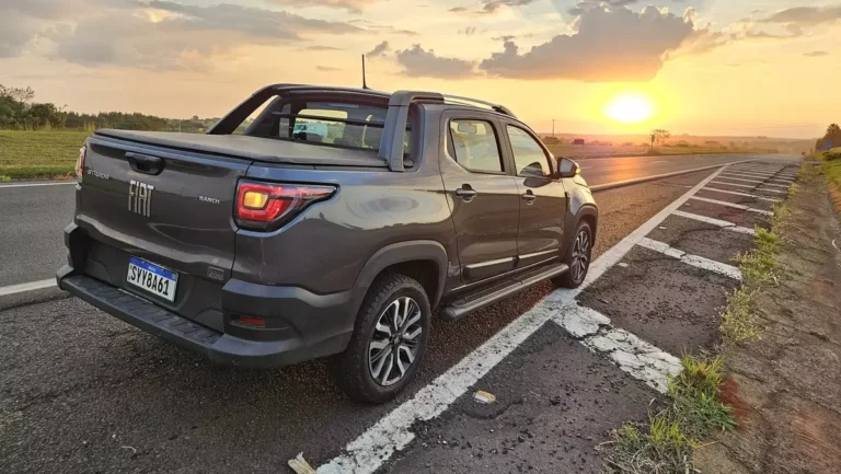 Fiat Strada chega a 15 mil vendas; Dolphin Mini sobe para 9º lugar