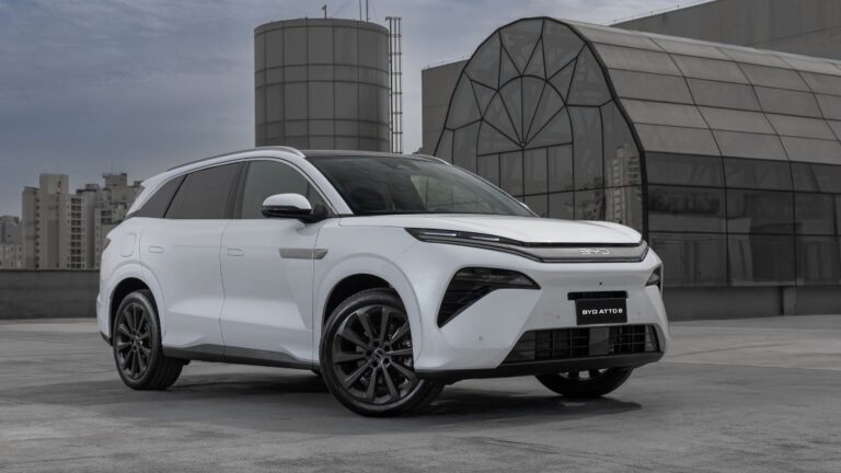 Guia do BYD Atto 8, o SUV plug-in de 7 lugares com 488 cv