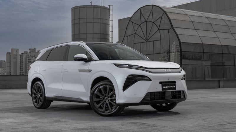 Guia do BYD Atto 8, o SUV plug-in de 7 lugares com 488 cv