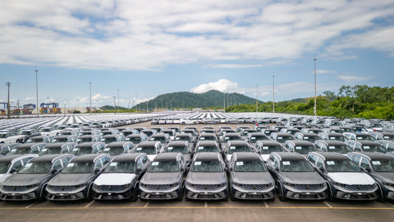 Renault Koleos: primeiro lote do SUV híbrido de 245 cv chega ao Brasil