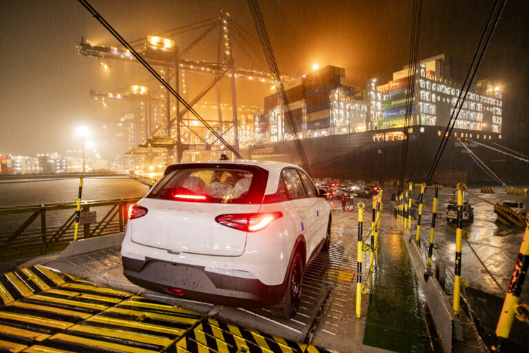 Geely EX2: lote recorde com 3.370 carros elétricos chega ao Brasil