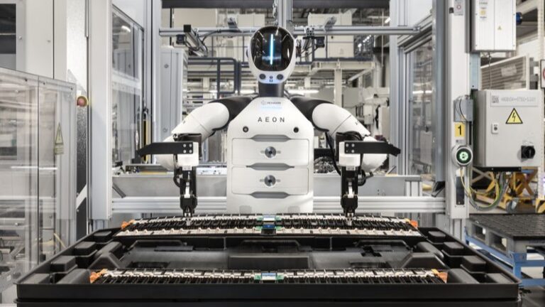 BMW testa robôs humanoides na produção de carros na Alemanha