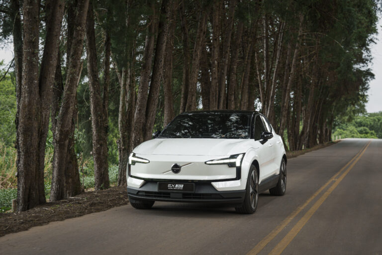 Volvo EX30 domina 81% das vendas da categoria e bate recorde no Brasil