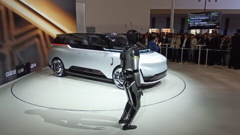 Robotaxi da Geely chega aos apps e coloca Uber e DiDi sob pressão