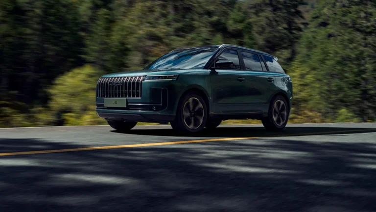 SUV híbrido de R$ 200 mil faz 1.200 km e chega ao Brasil
